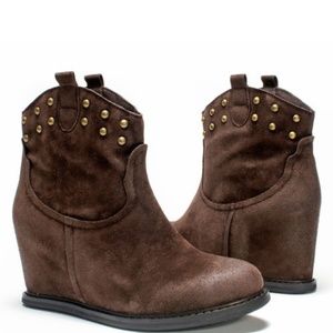 Muk Luks Brown Suede Boots